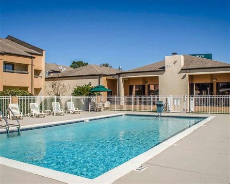 quality inn and suites oensicola bay area